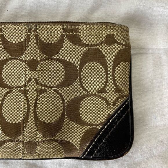 COACH wristlet - Picture 8 of 11